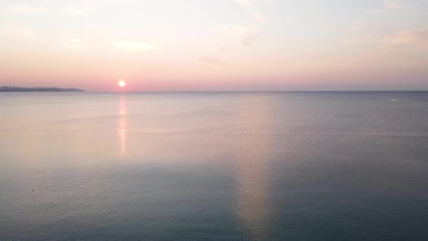 Рассвет над видом на море с воздуха. Турция, Анталья — стоковое видео