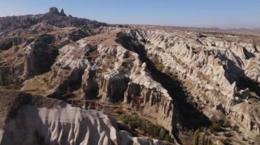 Nevsehir kasabası yakınlarındaki Goreme Ulusal Parkı. Hindi. Hava görünümü
