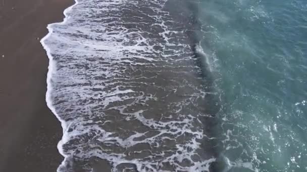 Deniz kıyısına yakın - deniz manzarası kıyı sahili manzarası — Stok video