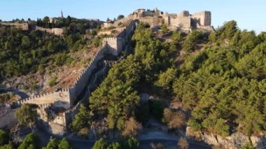 Alanya Kalesi 'nin havadan görünüşü - Alanya Kalesi. Hindi. Yavaş çekim