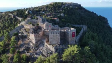 Alanya Kalesi 'nin havadan görünüşü - Alanya Kalesi. Hindi. Yavaş çekim