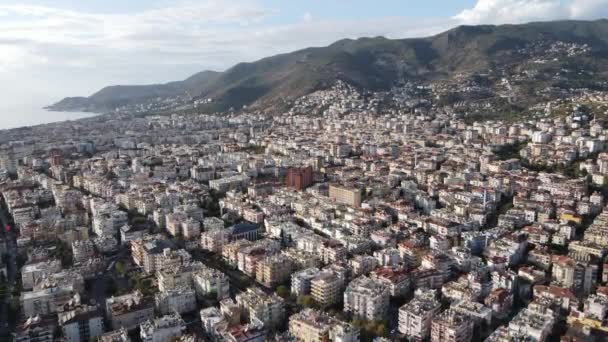 Uitzicht vanuit de lucht op Alanya, Turkije - een badplaats aan de kust. Langzame beweging — Stockvideo
