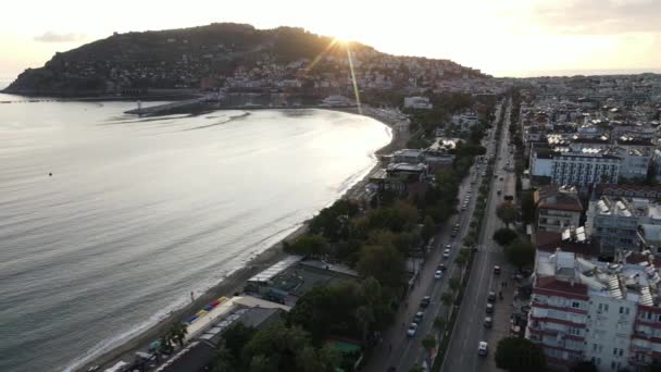 Vista aérea de Alanya, Turquia - uma cidade balnear. Movimento lento — Vídeo de Stock