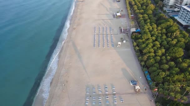 Pemandangan udara Alanya, Turki - sebuah kota resor di pantai. Gerakan lambat — Stok Video