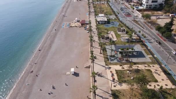 Αεροφωτογραφία της Αττάλειας, Τουρκία - μια πόλη θέρετρο στην παραλία. Αργή κίνηση — Αρχείο Βίντεο