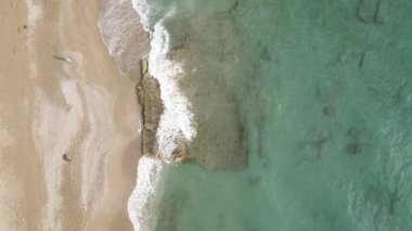 Sahildeki tatil köyünde. Hindi. Yavaş çekim