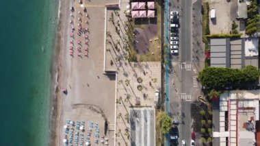 Sahildeki tatil köyünde. Hindi. Yavaş çekim