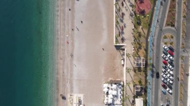 Sahildeki tatil köyünde. Hindi. Yavaş çekim