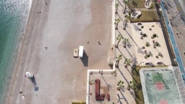 Sahildeki tatil köyünde. Hindi. Yavaş çekim