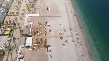 Sahildeki tatil köyünde. Hindi. Yavaş çekim