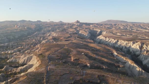 カッパドキア、トルコの空中ビュー:空の風船。スローモーション — ストック動画