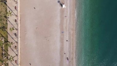 Sahildeki tatil köyünde. Hindi. Yavaş çekim