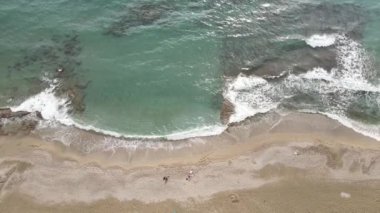 Sahildeki tatil köyünde. Hindi. Yavaş çekim