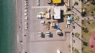 Sahildeki tatil köyünde. Hindi. Yavaş çekim