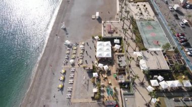 Sahildeki tatil köyünde. Hindi. Yavaş çekim