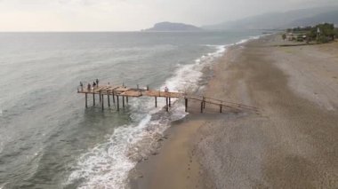 Sahildeki tatil köyünde. Hindi. Yavaş çekim