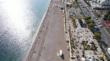 Sahildeki tatil köyünde. Hindi. Yavaş çekim