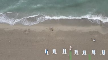 Sahildeki tatil köyünde. Hindi. Yavaş çekim