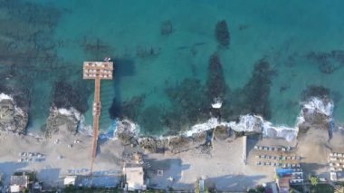 Sahildeki tatil köyünde. Hindi. Yavaş çekim