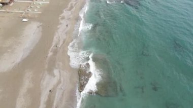 Sahildeki tatil köyünde. Hindi. Yavaş çekim