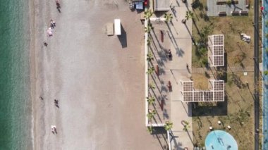 Sahildeki tatil köyünde. Hindi. Yavaş çekim