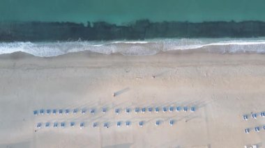 Sahildeki tatil köyünde. Hindi. Yavaş çekim