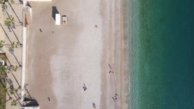 Sahildeki tatil köyünde. Hindi. Yavaş çekim