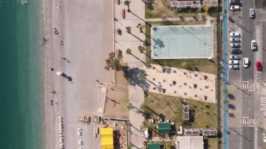 Sahildeki tatil köyünde. Hindi. Yavaş çekim