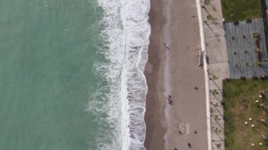 Sahildeki tatil köyünde. Hindi. Yavaş çekim