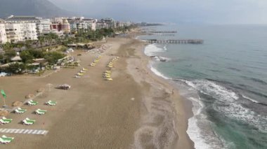 Sahildeki tatil köyünde. Hindi. Yavaş çekim