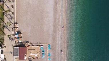 Sahildeki tatil köyünde. Hindi. Yavaş çekim