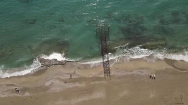 Sahildeki tatil köyünde. Hindi. Yavaş çekim