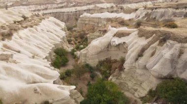Kapadokya 'nın hava manzarası. Hindi. Goreme Ulusal Parkı. Yavaş çekim