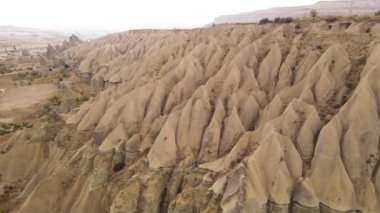 Kapadokya 'nın hava manzarası. Hindi. Goreme Ulusal Parkı. Yavaş çekim