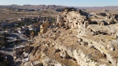 Kapadokya 'nın hava manzarası. Hindi. Goreme Ulusal Parkı. Yavaş çekim