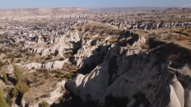 Kapadokya 'nın hava manzarası. Hindi. Goreme Ulusal Parkı. Yavaş çekim