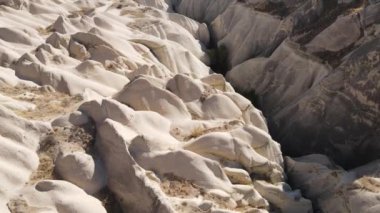 Kapadokya 'nın hava manzarası. Hindi. Goreme Ulusal Parkı. Yavaş çekim