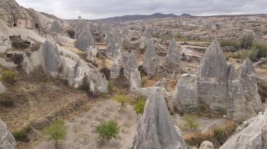 Kapadokya 'nın hava manzarası. Hindi. Goreme Ulusal Parkı. Yavaş çekim