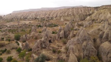 Kapadokya 'nın hava manzarası. Hindi. Goreme Ulusal Parkı. Yavaş çekim