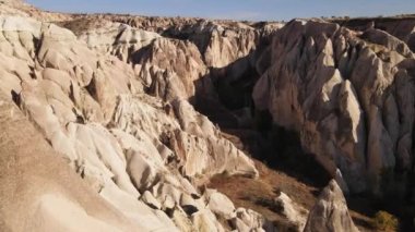 Kapadokya 'nın hava manzarası. Hindi. Goreme Ulusal Parkı. Yavaş çekim