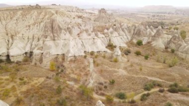 Kapadokya 'nın hava manzarası. Hindi. Goreme Ulusal Parkı. Yavaş çekim