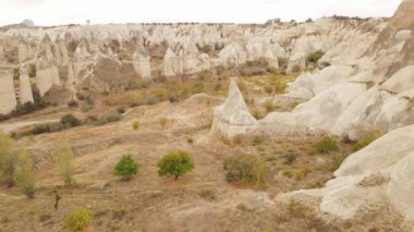 Kapadokya 'nın hava manzarası. Hindi. Goreme Ulusal Parkı. Yavaş çekim