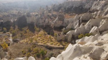 Kapadokya 'nın hava manzarası. Hindi. Goreme Ulusal Parkı. Yavaş çekim