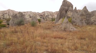 Kapadokya 'nın hava manzarası. Hindi. Goreme Ulusal Parkı. Yavaş çekim