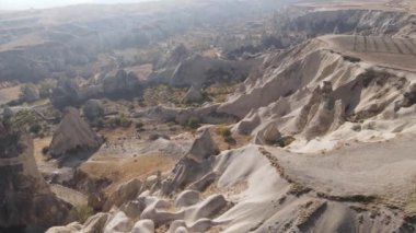 Kapadokya 'nın hava manzarası. Hindi. Goreme Ulusal Parkı. Yavaş çekim