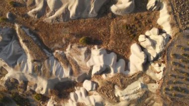 Kapadokya 'nın hava manzarası. Hindi. Goreme Ulusal Parkı. Yavaş çekim