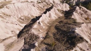 Kapadokya 'nın hava manzarası. Hindi. Goreme Ulusal Parkı. Yavaş çekim