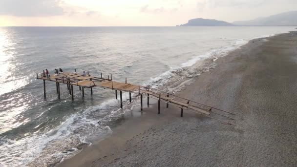 海辺のリゾートタウンでビーチ。トルコだ。スローモーション — ストック動画