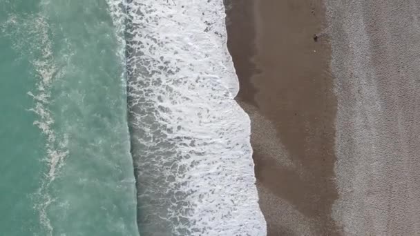 Pláž v přímořském letovisku. Krocan. Zpomalený pohyb — Stock video