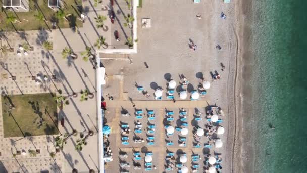 Spiaggia nella località balneare. Tacchino. Rallentatore — Video Stock